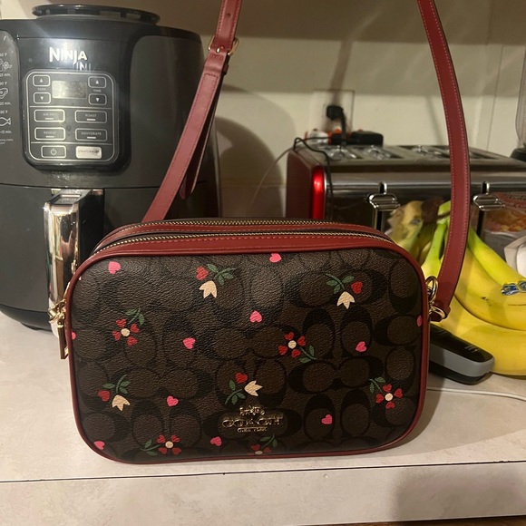 Crossbody and matching wallet, like new! - Picture 5 of 6